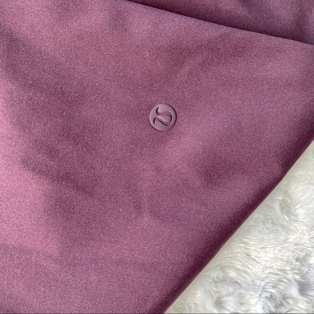 On the fly lululemon 25” inseam pants - Picture 2 of 4